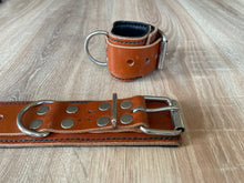 Lade das Bild in den Galerie-Viewer, Armfessel / Fußfessel - 2er Set - Leder - Genietet