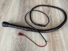Lade das Bild in den Galerie-Viewer, Bullwhip - handgeflochtene Peitsche - Leder