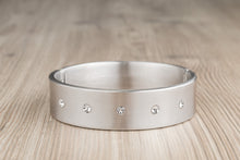 Lade das Bild in den Galerie-Viewer, Halsband - Schlicht und Edel