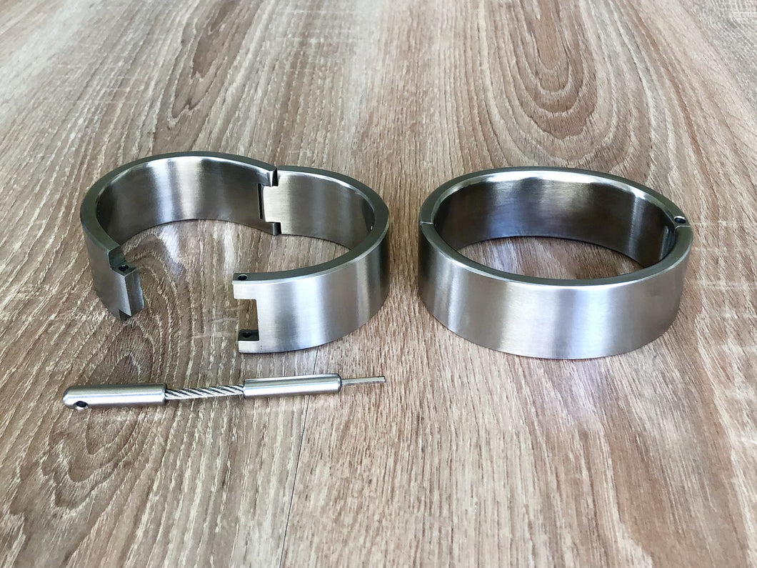 Simple and elegant - set of 2 - ankle bracelets 